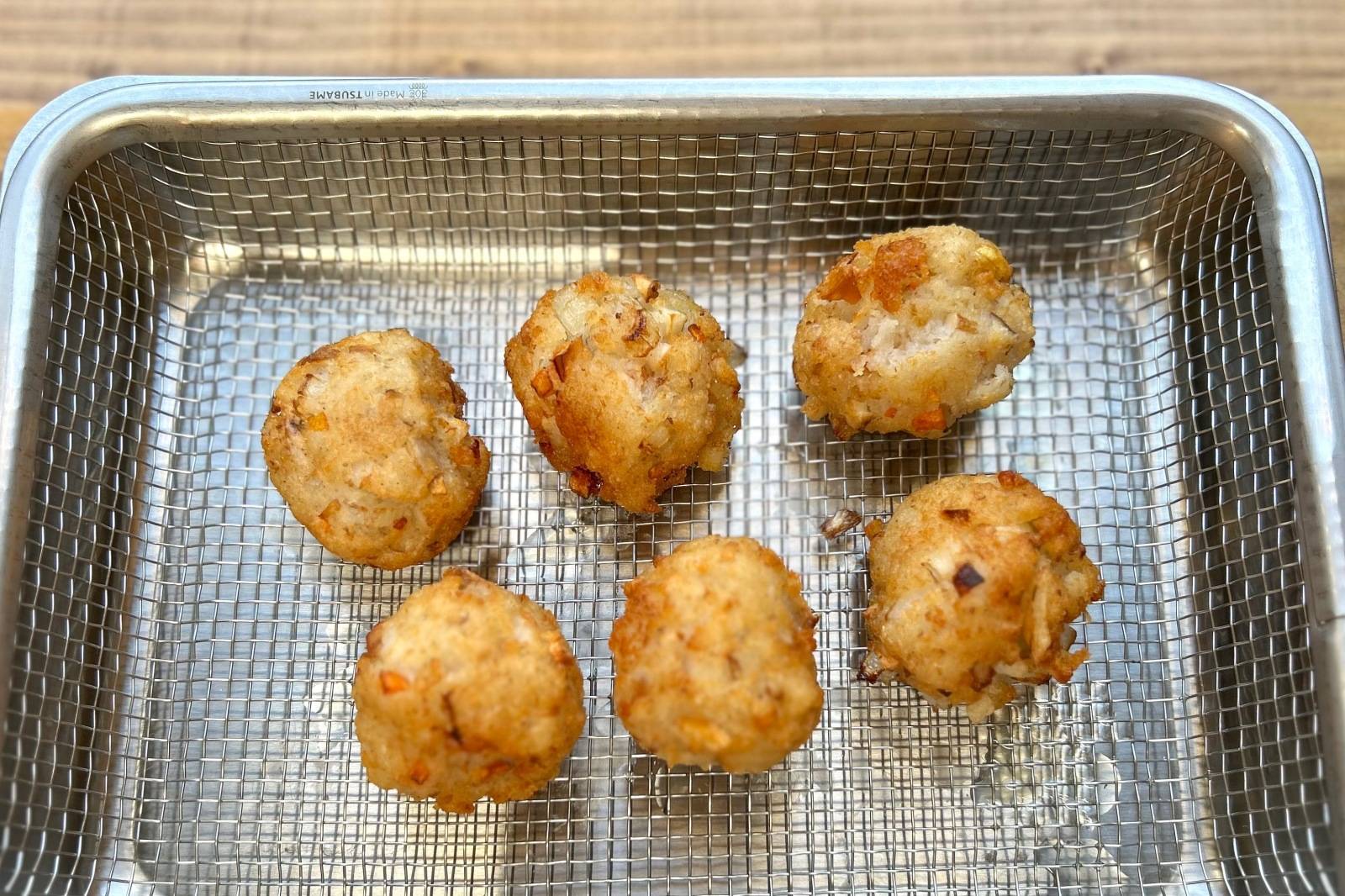 ボールを揚げる