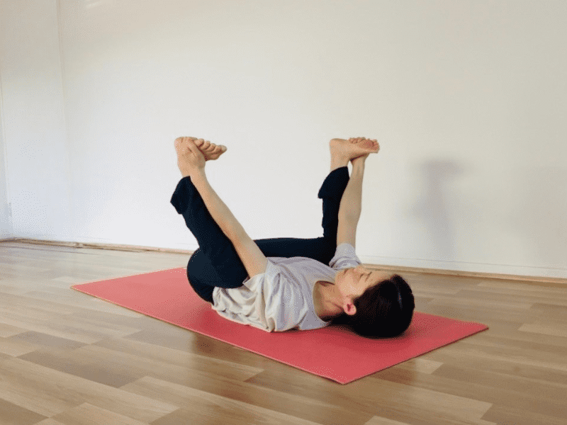 ハッピーベイビーのポーズ