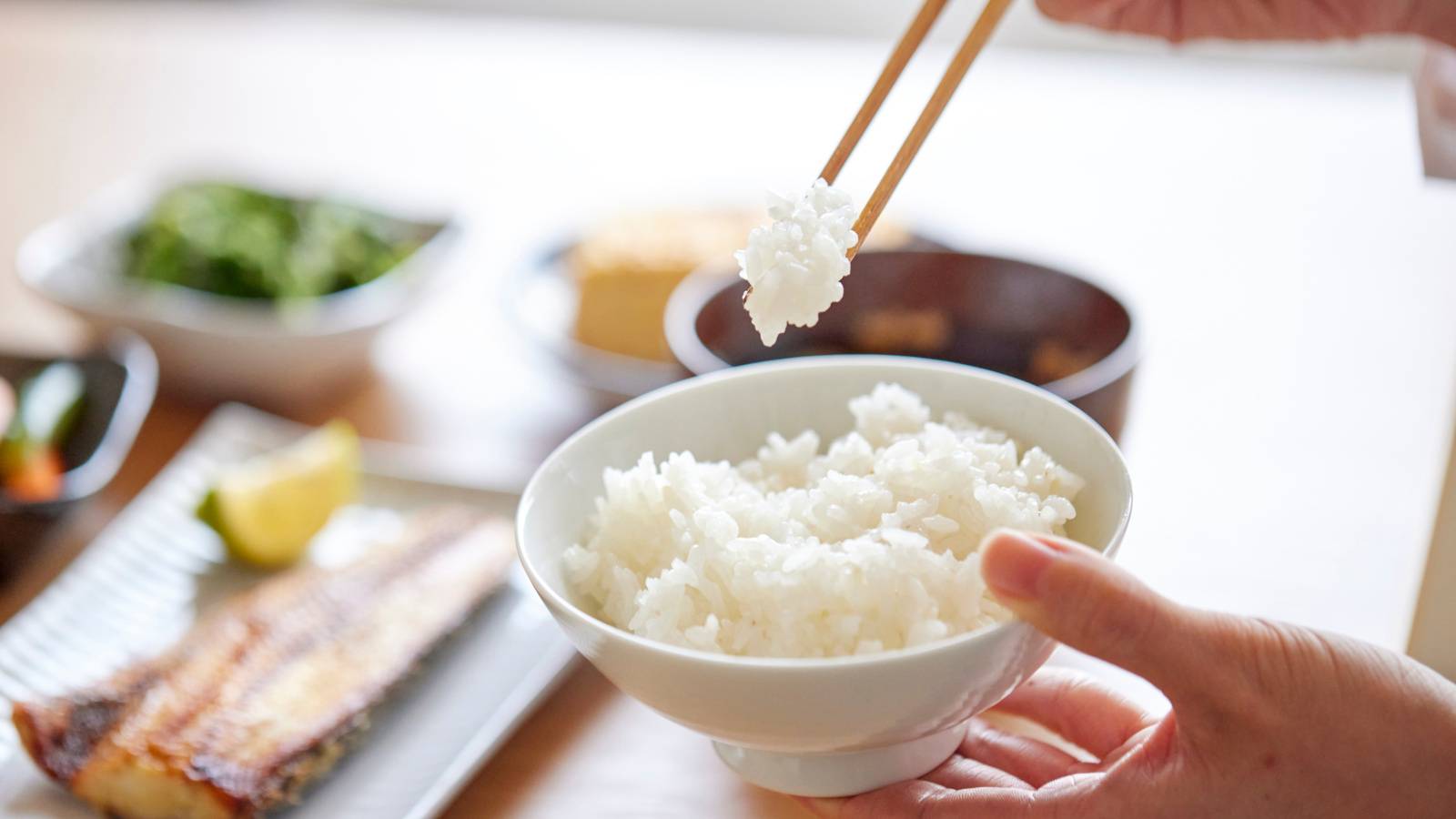 朝ごはんに足すだけ！腸がどんどん動き出す“食物繊維たっぷりな食材”とは？｜管理栄養士が解説