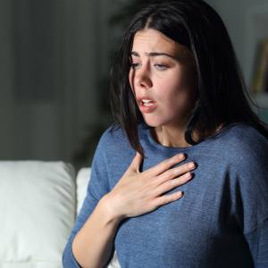 血液検査は正常。でもだるい・不安が強いのは“浅い呼吸”が原因?意外な『隠れ酸欠』について|医師が解説