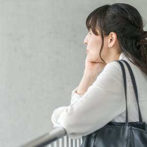 「気疲れしがちな人」の特徴とは?心のケアと柔軟な捉え方の練習で、人付き合いで疲れにくい自分へ|心理士が教える