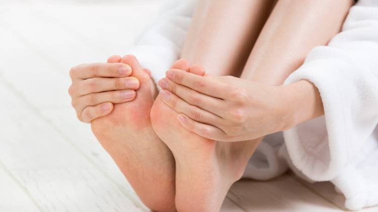 冷えやすい・体温が低いのは"太もも裏が硬い"から。血流を戻すハムストリング伸ばし