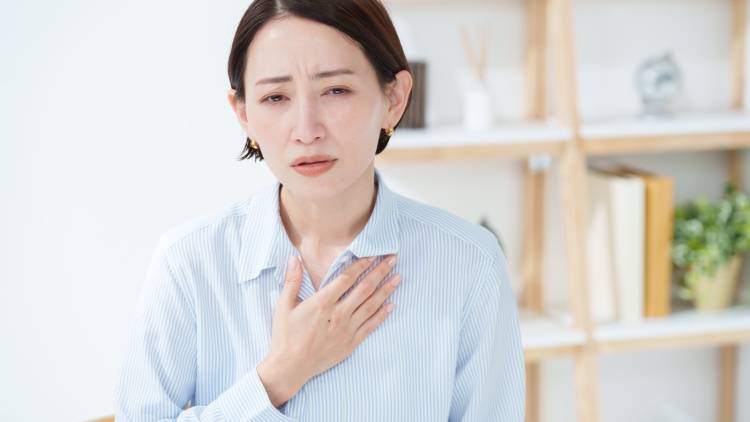 疲れが抜けない…のは「肋骨」が動かず“呼吸が浅い”から?呼吸を深めるやさしい肋骨ストレッチ