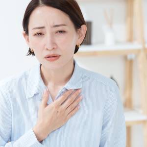 疲れが抜けない…のは「肋骨」が動かず“呼吸が浅い”から?呼吸を深めるやさしい肋骨ストレッチ