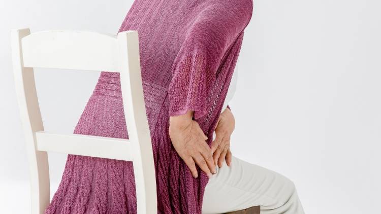 冬は股関節がガチガチに…ゆらゆら揺らすだけで「股関節ほぐれる」簡単エクササイズ