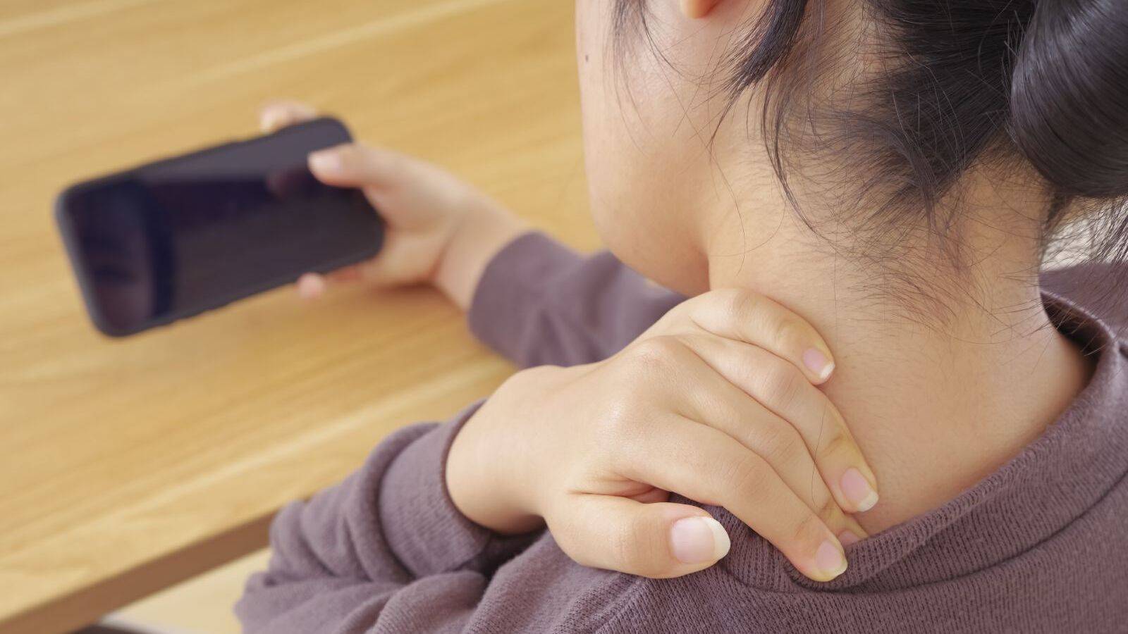 寒いと悪化する肩こり・首こり。辛い人は「頭と肩の筋肉のアンバランスを改善すべし」やり方は？