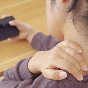 寒いと悪化する肩こり・首こり。辛い人は「頭と肩の筋肉のアンバランスを改善すべし」やり方は?