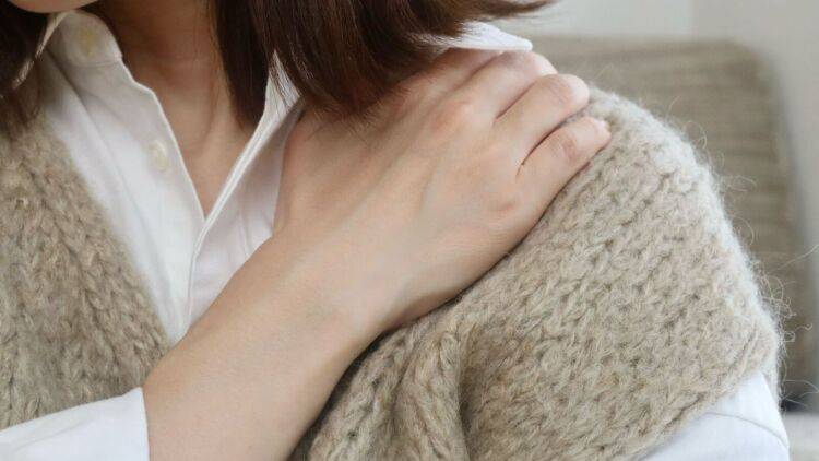 慢性的でしつこい肩こりの人はコレやって!肩が驚くほどフワッと軽くなるほぐし3選