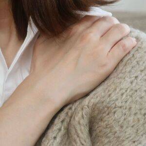 慢性的でしつこい肩こりの人はコレやって!肩が驚くほどフワッと軽くなるほぐし3選