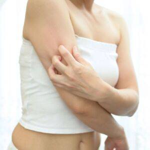 二の腕と背中のぜい肉を同時に引き締める!腕をふるだけ「上げ×寄せエクサ」