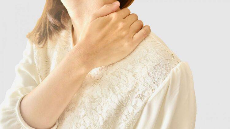 「いつも肩や首が重い…」→〈うつ伏せ〉で簡単に調整できる！首のポジション改善エクサ