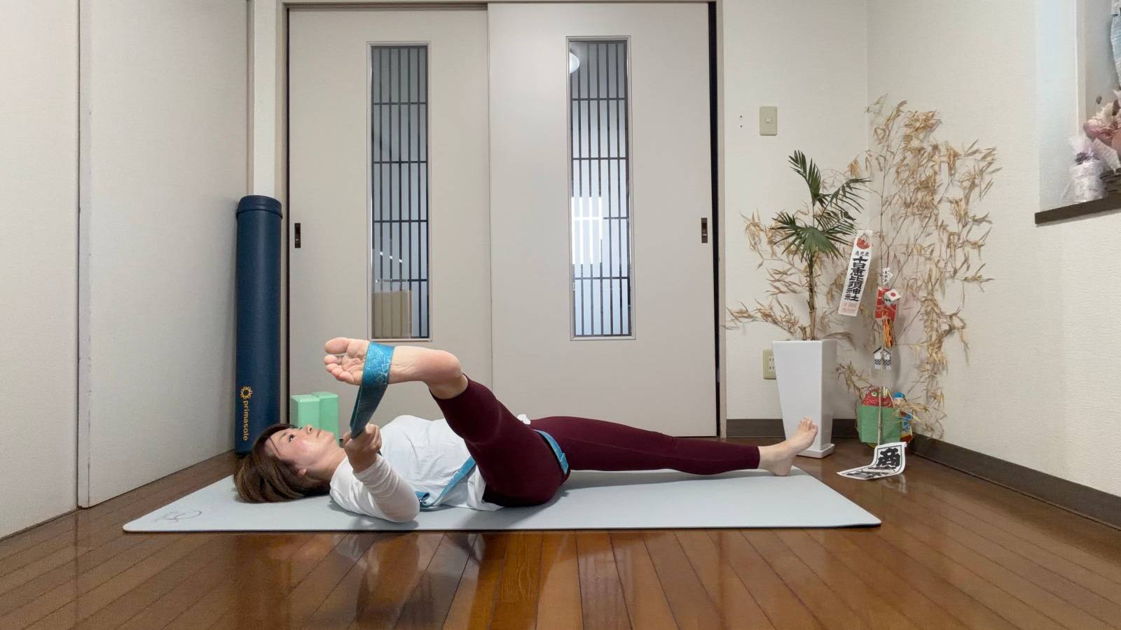 股関節ストレッチ