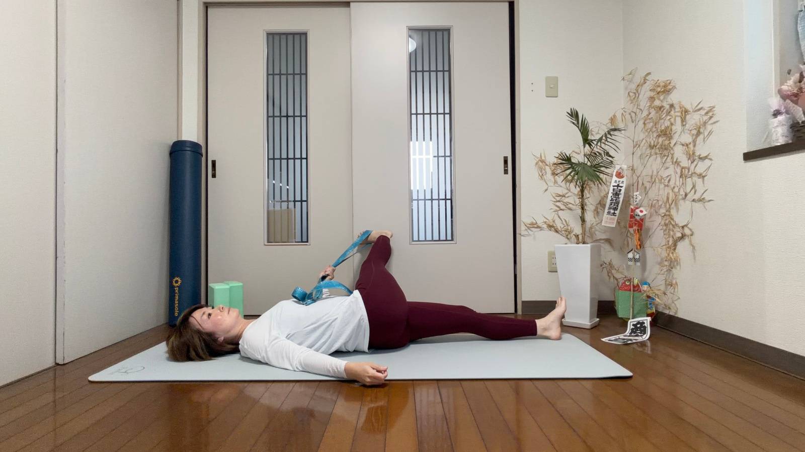 股関節ストレッチ