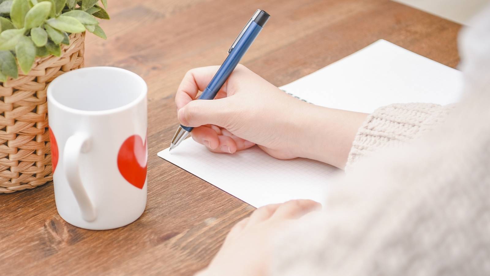  「書くこと」で得られる心理的なメリットとは？「ジャーナリング」の具体的な取り組み方 