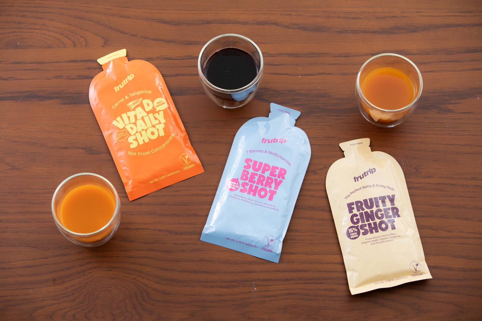 左からFruitrip ビタDキャロットタンジェリンショット、Fruitrip マルチビタスーパーベリーショット、ヴィータC フルーティージンジャーショット各¥500／すべてFitany