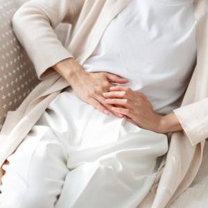 冬は「内臓機能の低下」が起こりやすい季節！食べ過ぎ・便秘の解消に効果的な「３つのツイストポーズ」