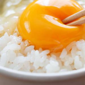 食物繊維不足を防ぐ！朝、卵かけご飯と組み合わせると良い食材とは？管理栄養士が解説