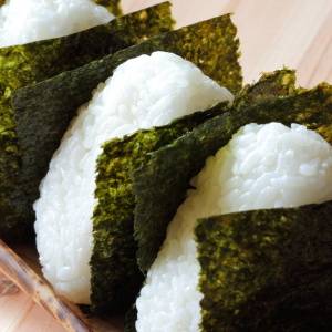 ビタミンE不足を防ぐ！朝、おにぎりに入れたい意外な具材とは？管理栄養士が解説