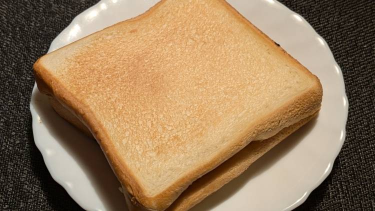 鉄不足を防ぐ！朝のトーストに足すだけで鉄分を補える食材とは？管理栄養士が解説