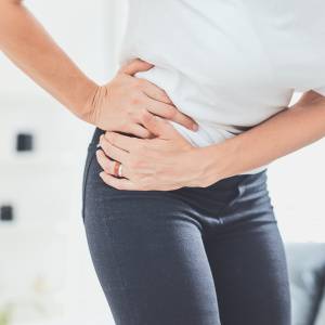 股関節の動きが悪いのは別の部位の硬さが原因かも!股関節の可動域を開放する四つ這いストレッチ