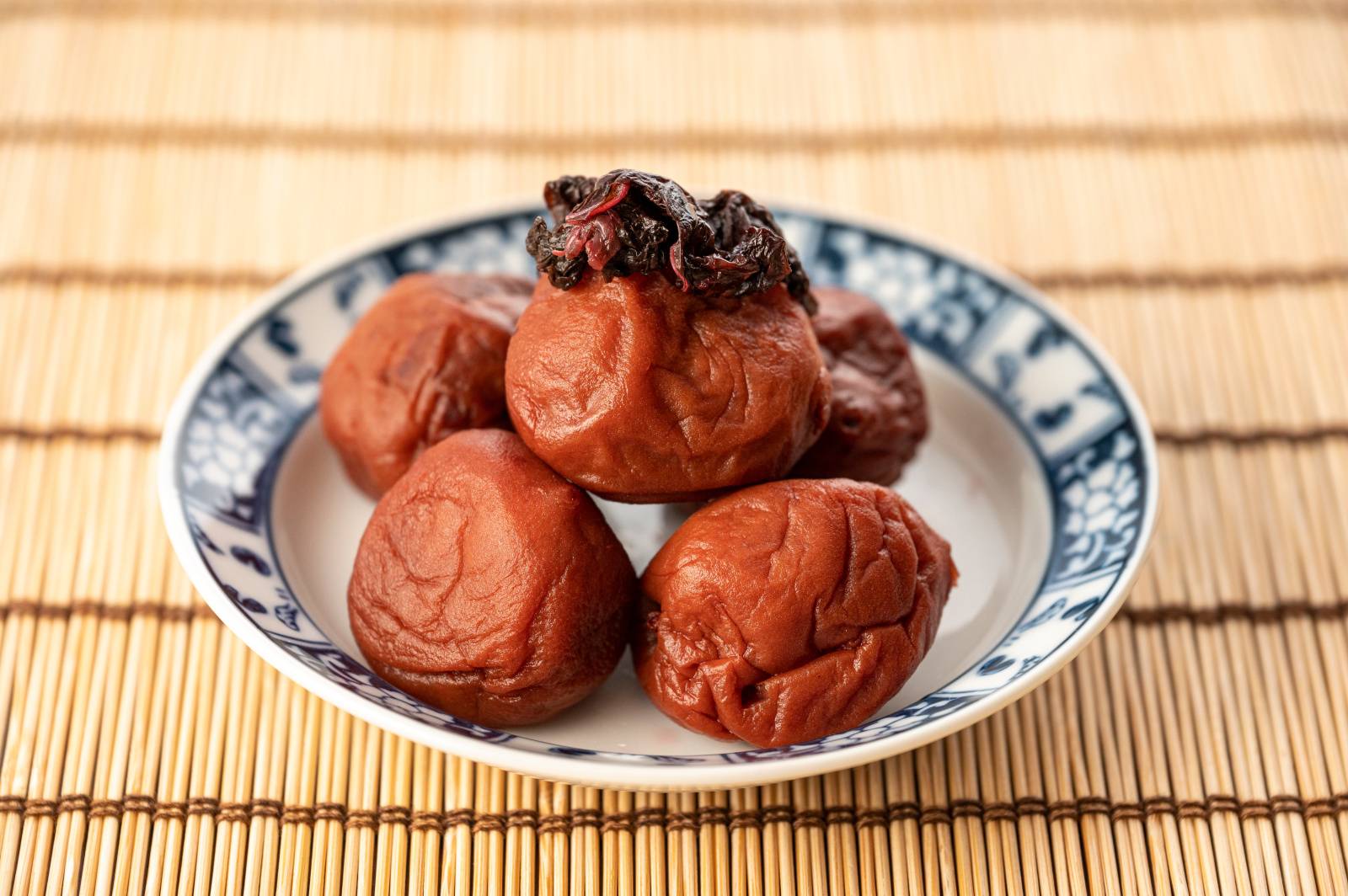 朝「梅干し」で痩せ腸に！代謝が上がる意外な理由を管理栄養士が解説