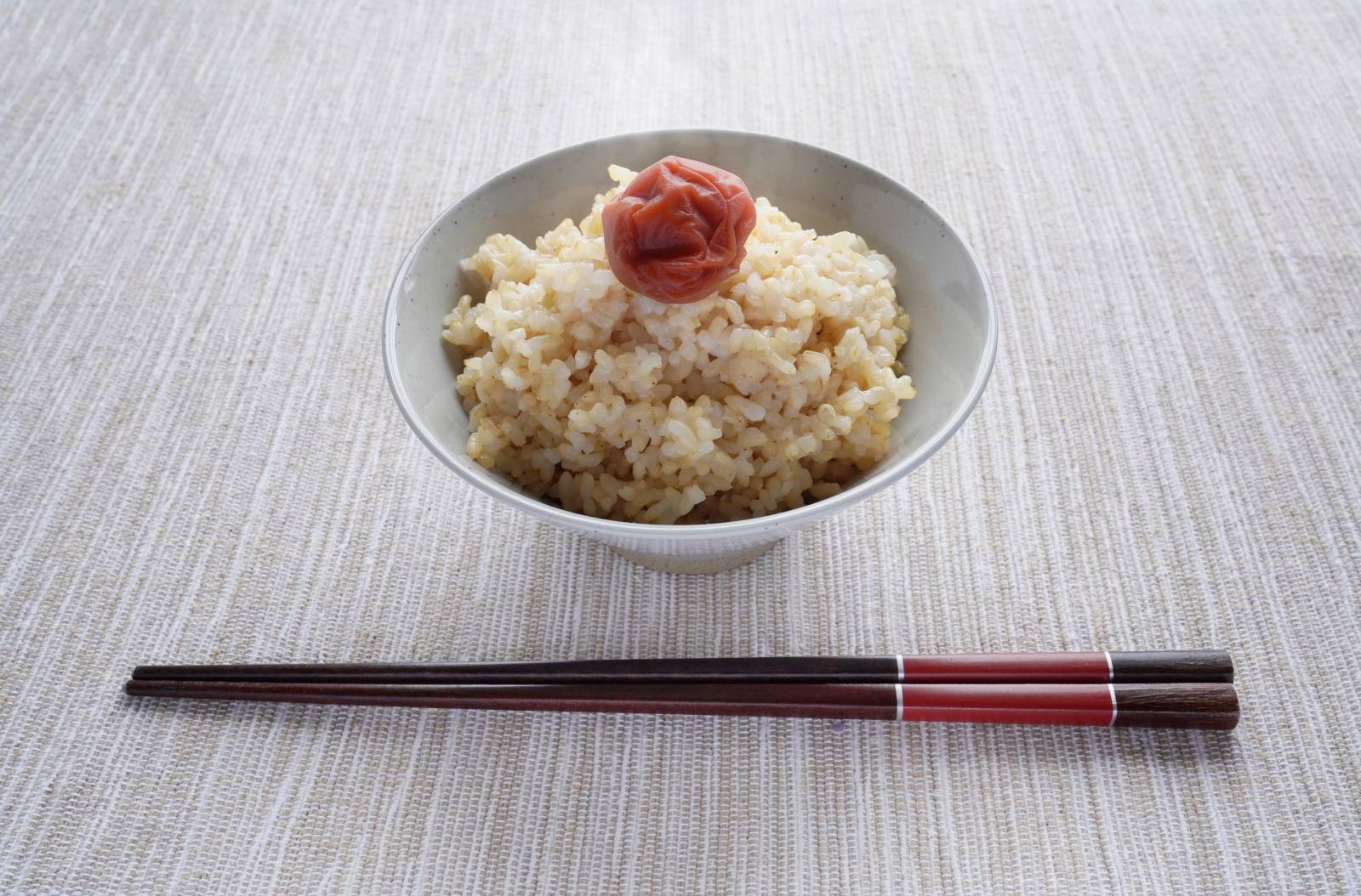 朝「梅干し」で痩せ腸に！代謝が上がる意外な理由を管理栄養士が解説