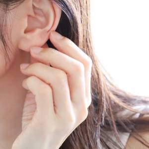 【大事な予定の前にたった1分】冬のお疲れ顔をパッと明るくする耳まわりのリンパマッサージ