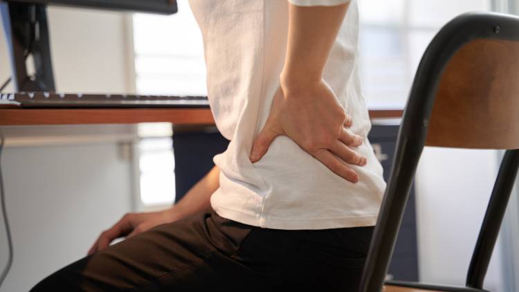 【腰の重さ・バキバキ・つまり感】原因は別の部位にあった!? 腰をほぐしてゆるめる「鳩のお休みストレッチ」