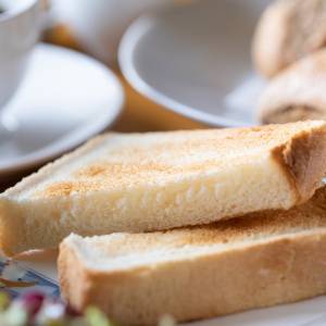 EPA・DHA不足を防ぐ！“朝のトースト”に足したい意外な食材とは？管理栄養士が解説