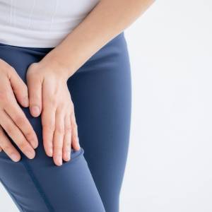 前ももが硬いと腰が反りやすい？骨盤前傾を整えて姿勢がラクになる前ももストレッチ