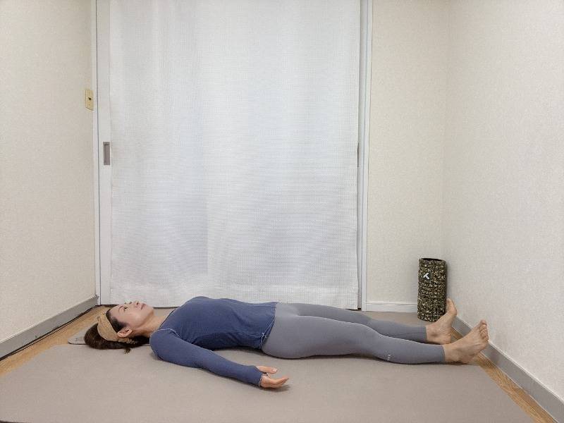 仰向けで寝た体勢