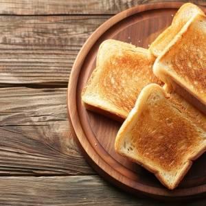 ビタミンE不足を防ぐ！朝、トーストにのせたい食材とは？｜管理栄養士が解説