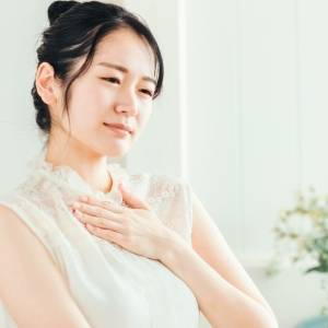 朝スッキリ起きられない・疲れが抜けない…原因は“胸のこわばり”？椅子に座ったまま３呼吸で解消