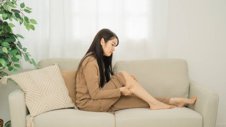 食べすぎ飲みすぎの翌朝、脚がパンパン…という人に！「老廃物」を出しやすくする股関節ポーズ