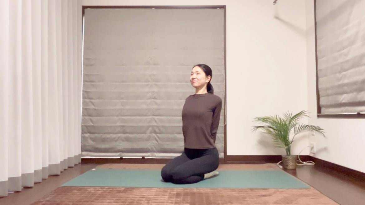 巻き肩ストレッチ