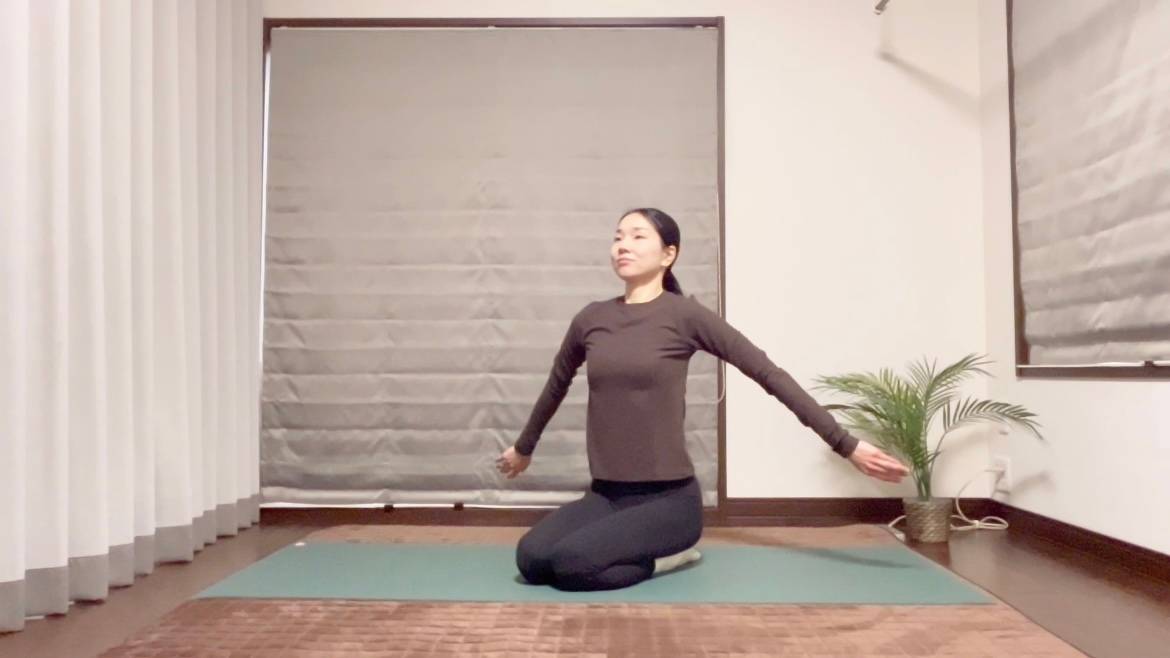 巻き肩ストレッチ