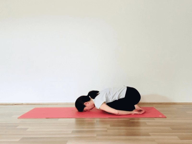 チャイルドポーズ