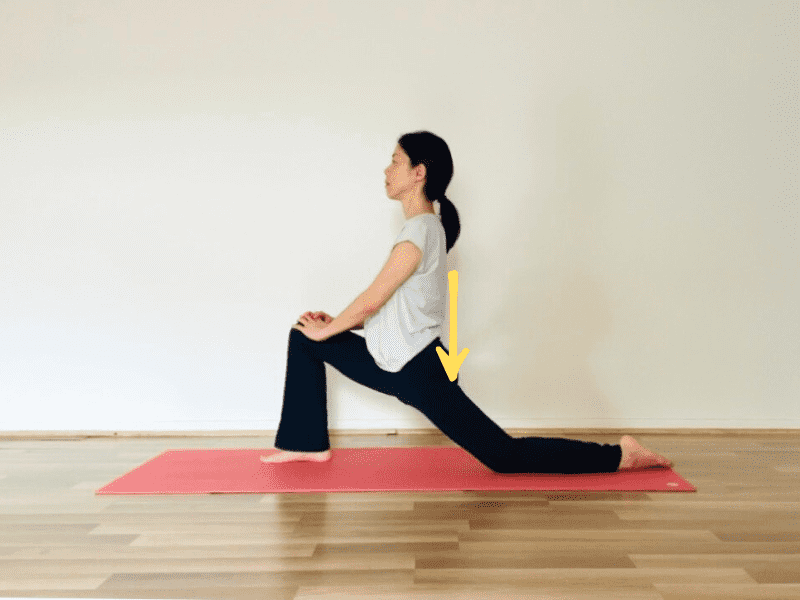 三日月のポーズ