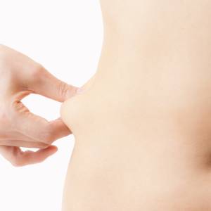 【時短トレで脂肪を燃やし正月太り撃退】呼吸しながらねじるだけ！代謝アップで脂肪がメラメラ燃えてくびれ復活！