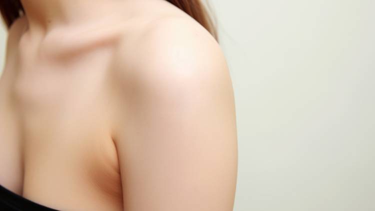 40代以降の老け見えは「巻き肩」が原因かも【実は簡単】巻き肩が改善できるお手軽ストレッチ