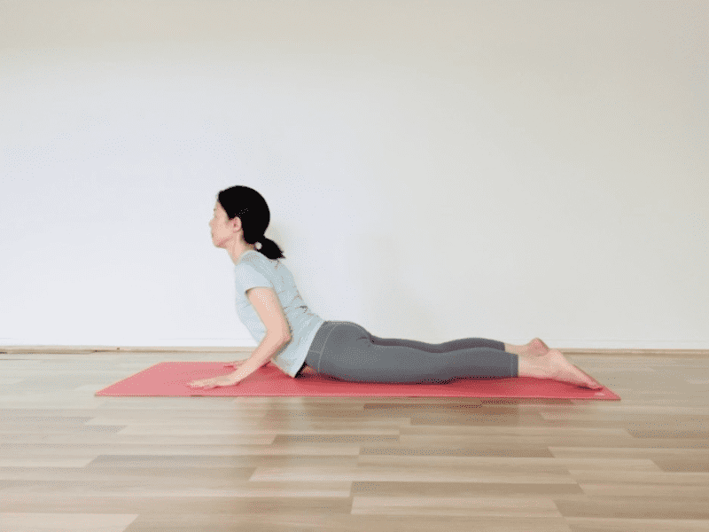 コブラのポーズ