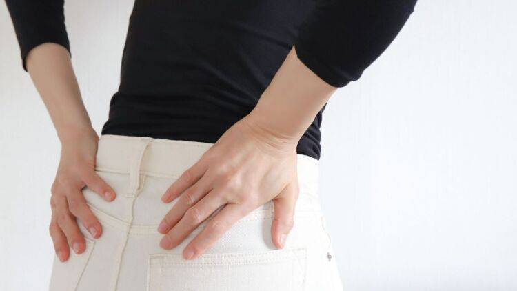 腰がだるい…なかなか楽にならないのはなぜ？股関節をほぐして整える〈腰の不調改善ストレッチ〉