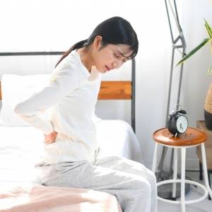 【「仰向けだと腰が辛い」が変わる】1日1分でOKの「腸腰筋のこわばりほぐしストレッチ」