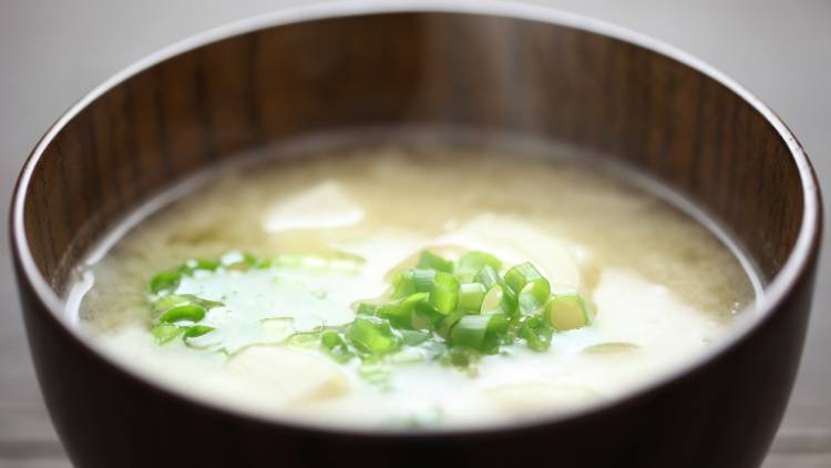 年末年始のむくみを解消！朝、味噌汁と組み合わせると良い食材とは？管理栄養士が解説
