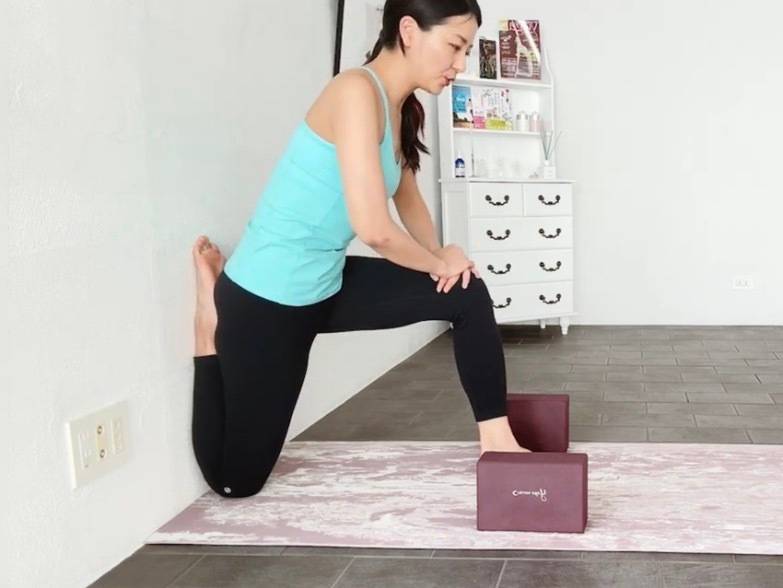 前もも痩せストレッチ