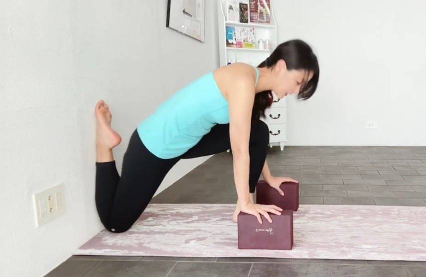 前もも痩せストレッチ