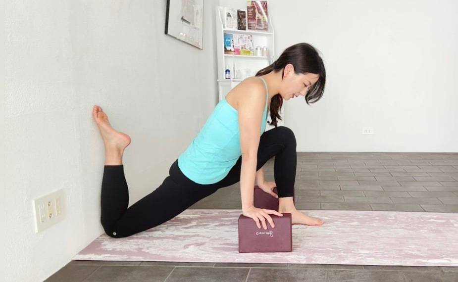 前もも痩せストレッチ