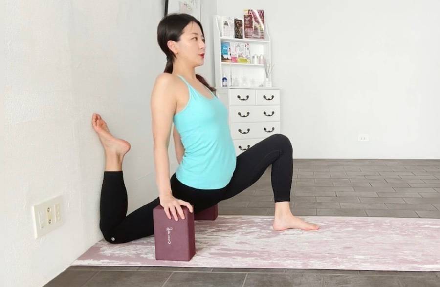 前もも痩せストレッチ