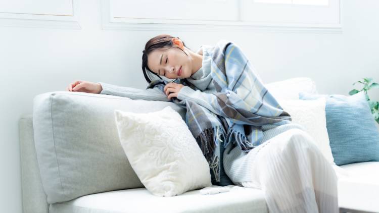 体がだるい・疲れが残りやすい、と感じたら。体の前側がゆるんで緊張がほぐれる「魚のポーズ」