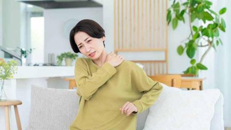 【40代からの肩こり対策】更年期世代の、幅広い範囲のこり&慢性化に効く2STEPストレッチ